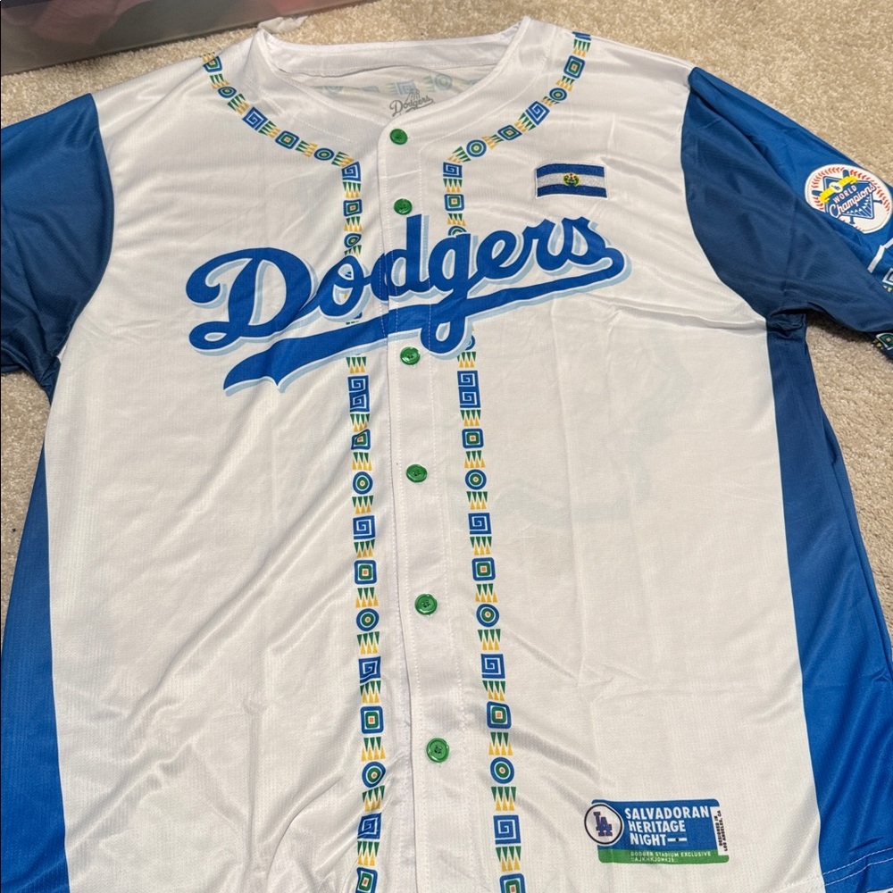 New, El Salvador Dodgers Jersey. Size XL.